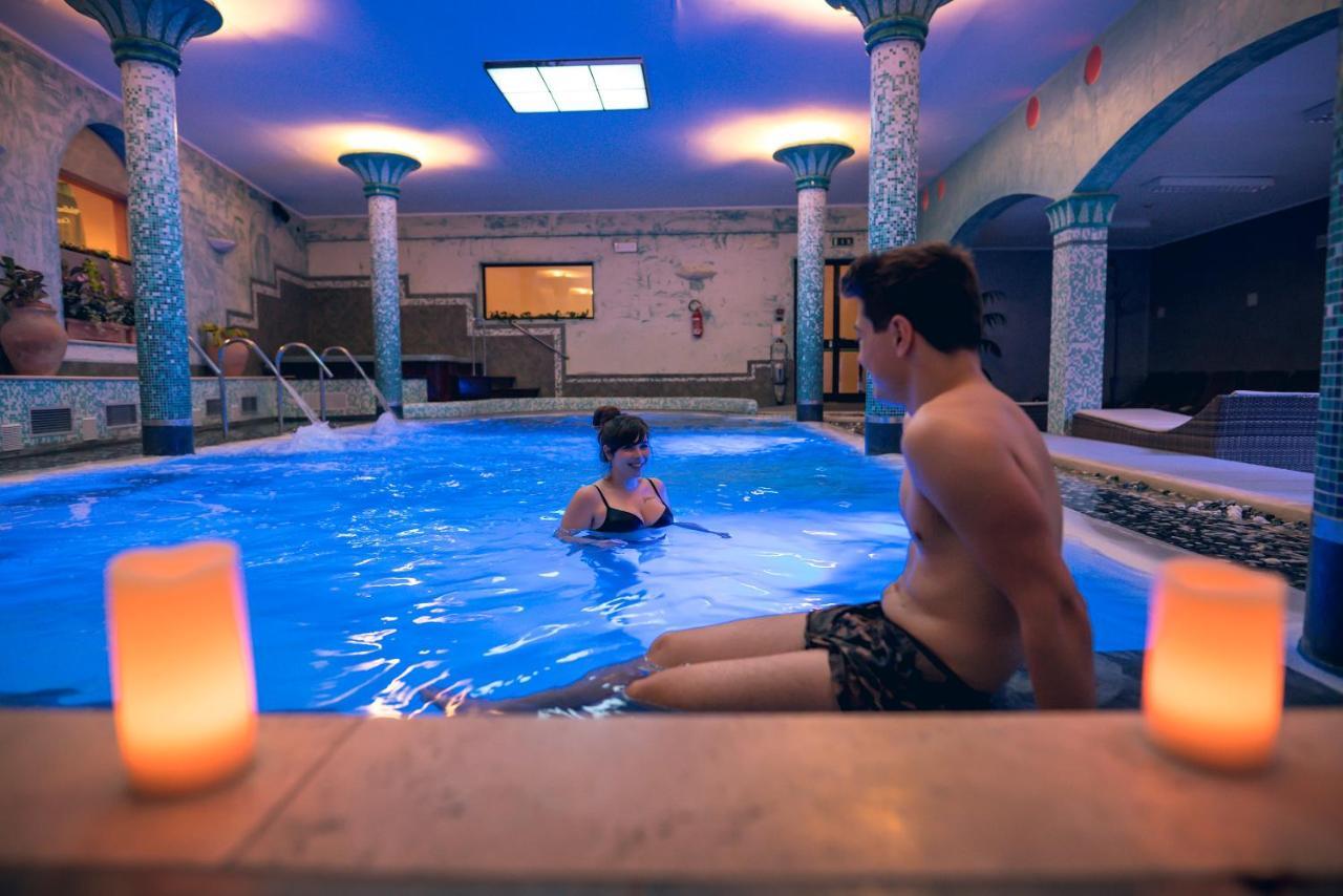 Casanova - Wellness Center La Grotta Etrusca Hotel San Quirico d'Orcia Exterior photo