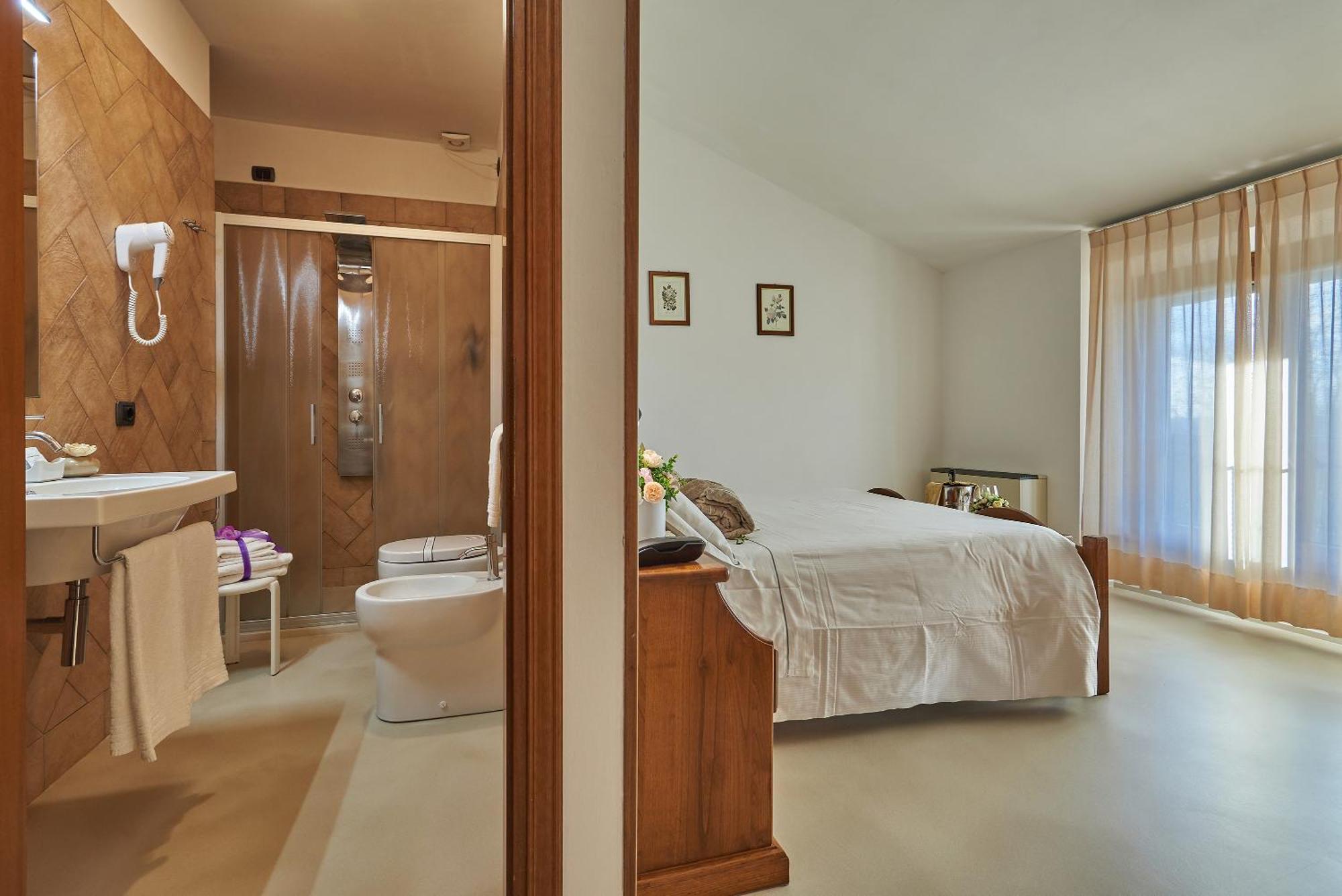 Casanova - Wellness Center La Grotta Etrusca Hotel San Quirico d'Orcia Exterior photo