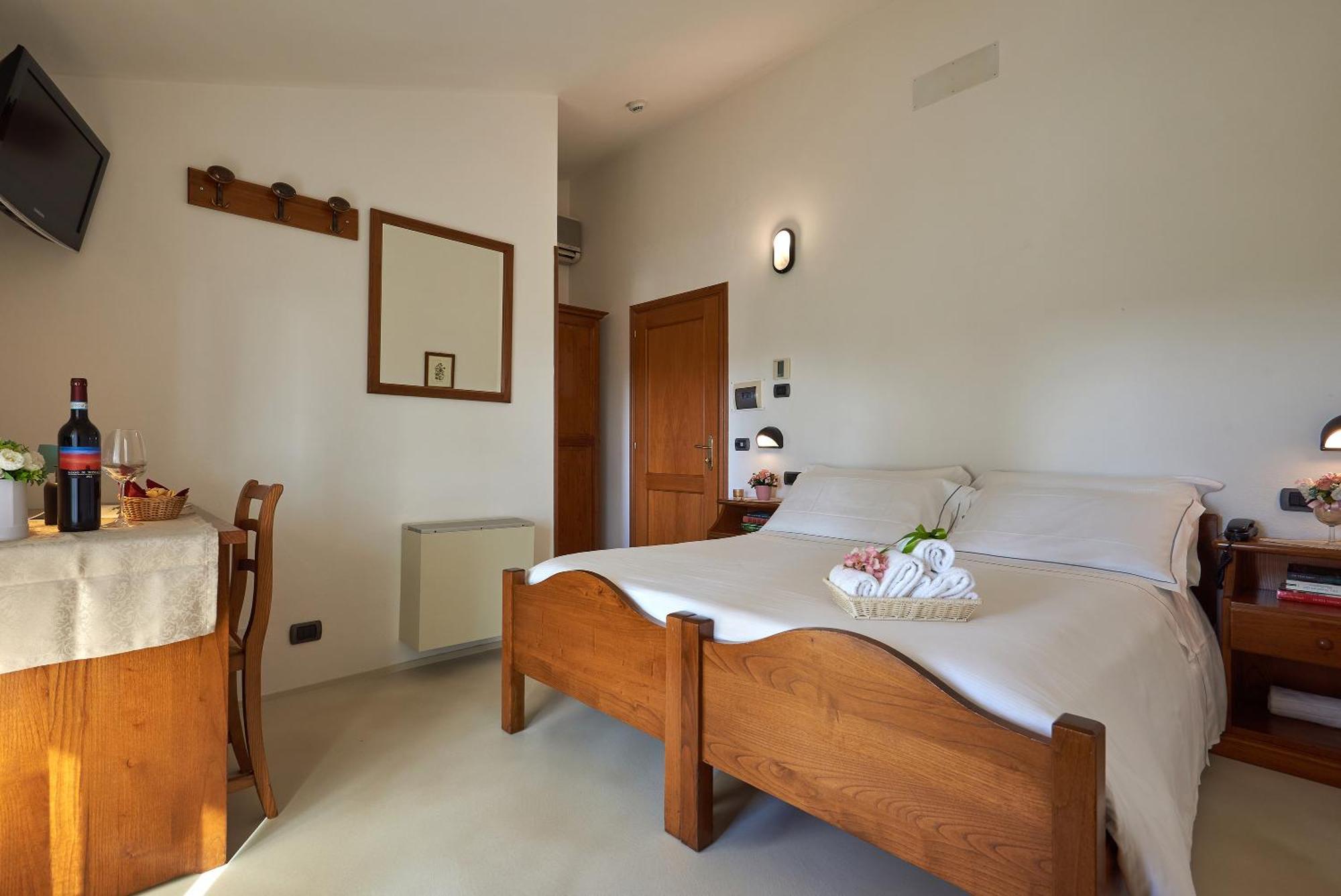 Casanova - Wellness Center La Grotta Etrusca Hotel San Quirico d'Orcia Exterior photo