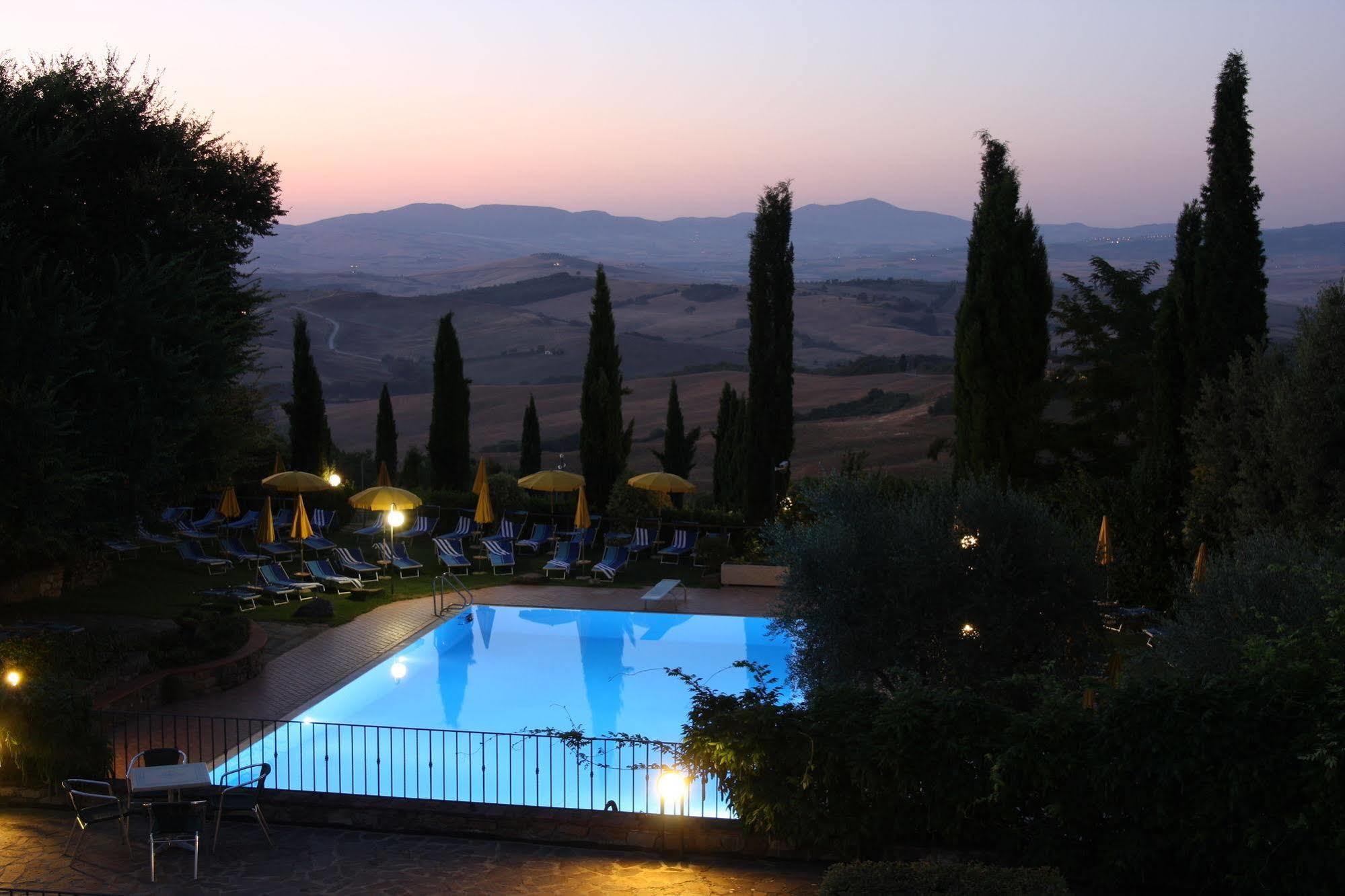 Casanova - Wellness Center La Grotta Etrusca Hotel San Quirico d'Orcia Exterior photo
